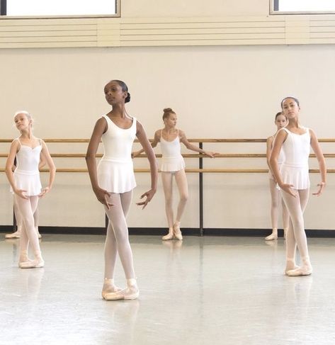 Woc Coquette, Ballet Rehearsal, Black Dancers, Ballet Beauty, Dancers Art, Black Ballerina, Dancing Aesthetic, Ballet Photography, En Pointe