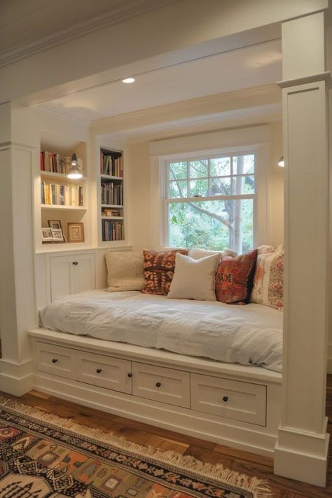 Library Daybed, Bay Window Reading Nook, Bed Nook, Window Seat Design, Bedroom Nook, Nook Ideas, Books Coffee, Reading Nooks, Dream House Rooms