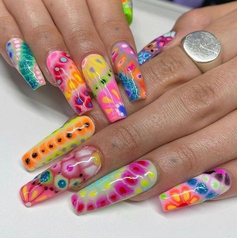 Almond Nails Cute, Cute Short Acrylic Nails, Blooming Nails, Short Nail Inspo, Rave Nails, Blue Chrome Nails, Blooming Gel, Hot Hands, Wedding Nail