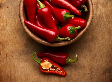 Pepper Benefits, White Chili Recipe, Nightshade Vegetables, Aphrodisiac Foods, Red Chili Peppers, Man Food, Hottest Chili Pepper, Chilli Pepper, Hot Chili