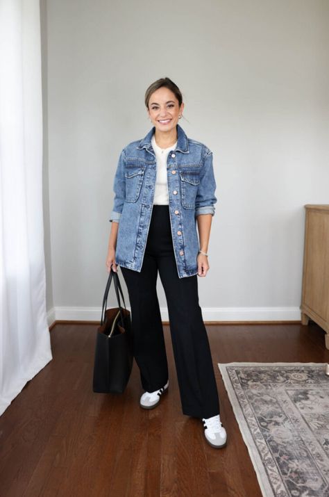 Relaxed Black Pants Outfit, Casual Denim Shirt Outfit, Samba Outfit Fall, Sambas Adidas Women Outfit For Work, Black Jeans Outfit Autumn, Outfits With Sambas Women, Sport Mom Outfit, Black Pants Outfit Casual, Black Jeans Outfit Winter