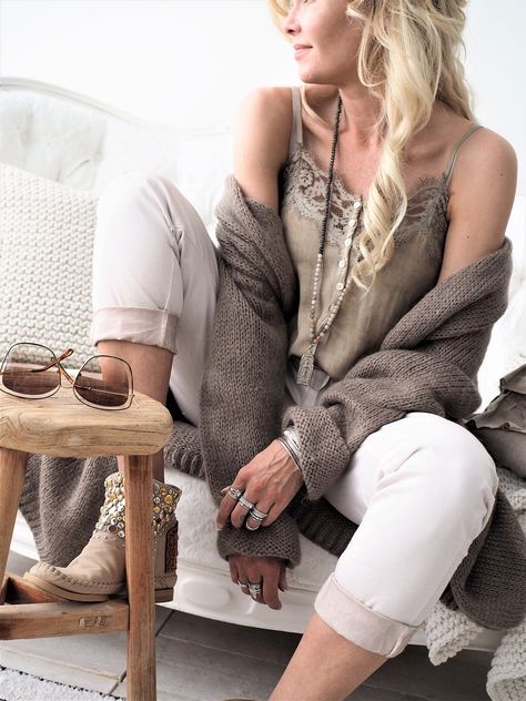 knitwear Bohemian Fall Loungewear Cardigan, Bohemian Soft Knit Sweater, Bohemian Fall Soft Knit Sweater, Hygge Clothing, Beige Bohemian Textured Knit Sweater, Boho Chic Sweaters & Cardigans, Hygge Boho, Hygge Fashion, Demin Jeans