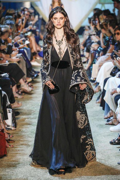 Moroccan Fashion Women, Opulent Fashion, Pagan Fashion, Queen Style, Elie Saab Fall, Mode Kimono, Mode Hippie, Paris Haute Couture, Elie Saab Couture