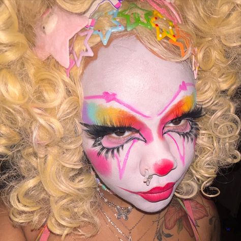 gyaru+clown🌷🤡✨🌈💕⭐️ - follow @theprimroseglam for more - - - - - - - - - - - - - - tags: #makeup #makeupartist #makeuptutorial #makeuplover #instamakeup #makeupoftheday #makeupbyme #makeuplife #austintxmakeup #austinmua #mua #houstonmua #editorialmakeup #graphicmakeup #explore #exploremakeup #primrosecore #clown #gyaru #clownmakeup #gyarumakeup Silly Makeup, Phone Drawing, Clown Core, Clown Horror, Gyaru Makeup, Graphic Makeup, Scary Clowns, Cute Makeup Looks, Clown Makeup