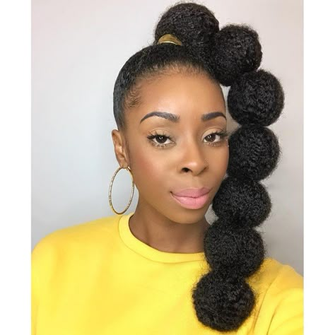 #hairstyles #naturalhair #hairideas #afropuffponytail #bubbleponytail #segmentedponytail #hairaccessories #hairtrends Afro Look, Natural Ponytail, Natural Hair Ponytail, Afro Ponytail, Cabello Afro Natural, Tan Skin Blonde Hair, Dunner Wordend Haar, High Ponytail Hairstyles, Bubble Ponytail