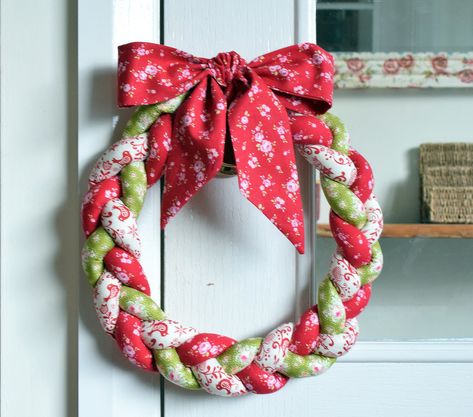 Plaited Christmas Wreath Tutorial | Blogged: justjude-design… | Flickr Quilted Christmas Wreath Free Pattern, Handmade Christmas Decorations Sewing, Christmas Quilting Projects Free, Plate Wreaths, Fabric Wreath Tutorial, Christmas Wreath Tutorial, Christmas Decorations Sewing, Sew Ideas, Christmas Fabric Crafts