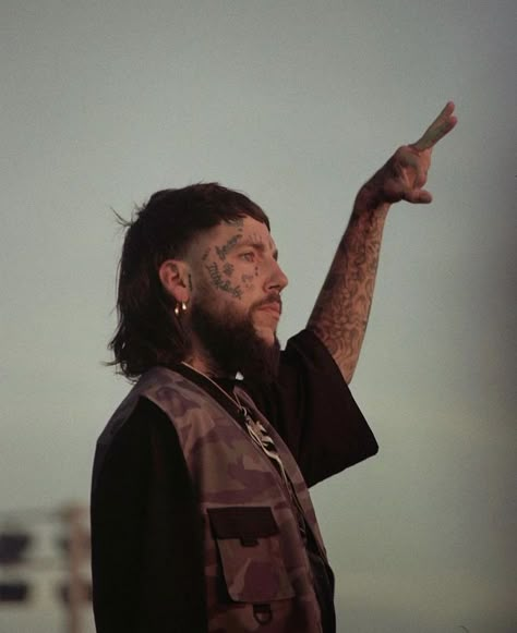 Scrim Mullet, Scrim Dreads, Scrim And Ruby Pfp, Scrim Pfp, Scrim Tattoos, Sui̇ci̇deboys Wallpapers, Scrim Rapper Aesthetic, Uicideboy Wallpaper, Rapper Aesthetic