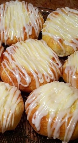 Cream Cheese Danish Easy Cheese Danish, Cream Danish, Cream Cheese Danish Recipe, Cheese Danish Recipe, Cream Cheese Pastry, Danish Recipe, Breakfast Cheese, Cream Cheese Danish, Cheese Pastry