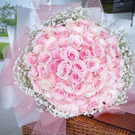 Huge bouquet, 70 stalk of pink roses on the graduation day. Wrap Bouquet, Huge Bouquet, Bouquet Of Pink Flowers, Baby S Breath, Rich Kids, Graduation Day, Rose Bouquet, Flowers Bouquet, Pink Roses