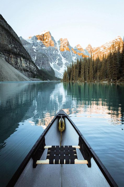 Lake Wallpaper, Banff Alberta, Canada Photos, Travel Wallpaper, Banff National Park, Kayaks, Places Around The World, Nature Travel, Most Beautiful Places