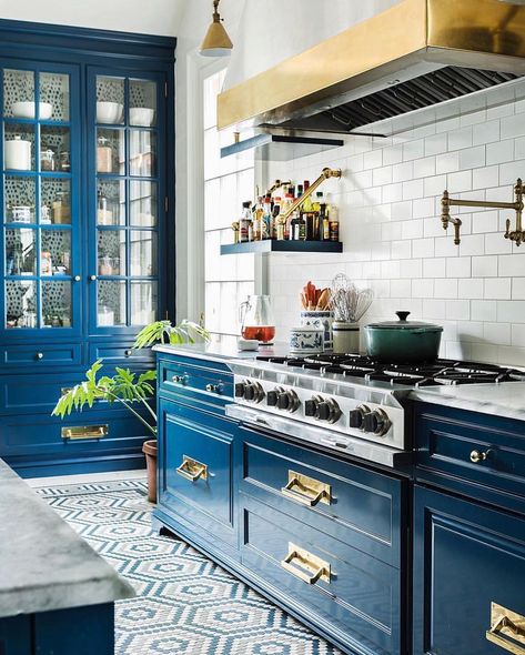 There are kitchens and there’s @danielledrollins ‘s kitchen! WOW 😍💙 photographed by @allenunruh via @onekingslane Kitchen Ideas For Large Space, Model Dapur, Fireplace Room, Kabinet Dapur, Blue Kitchen Cabinets, Farmhouse Kitchen Cabinets, Popular Kitchens, Casa Vintage, New Kitchen Cabinets