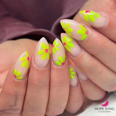 Neon flowers will be the trend for summer 👏🏻🥰 Use code Hope15 for 15% off your first purchase with @lightelegancehq #nails #nailpro #nailtechcomunity #mkenailtech #lightelegance #springnails #summernails #naileducator #lightelegance #mkenails #nailsofinstagram #nailtechmemes #almondnails #nailreels #nailreelsofinstagram #lelovebug #nailcare #legroovygreen #LexyLine #LightElegance #WhatsInsideMatters #LENails #hardgel #buildergel #hardbuildergel #gelnails #nailstructure #lehappyvibes #milw... Neon Lime Nails, Neon Flower Nails, Lime Nails, Coral Nails With Design, Nails With Design, Coral Nails, Light Elegance, Neon Flowers, Summer Nail Art