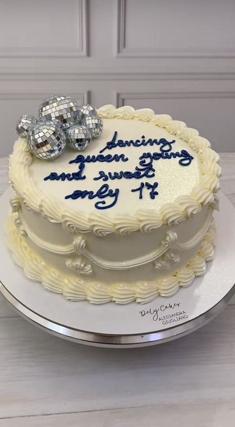 Momma Mia Cake Ideas, Dancing Queen Bday Cake, Mama Mia Themed Cake, Mamamia Theme Party, Mamma Mia Cake 17, Dancing Queen Young And Sweet Only 17, 17th Bday Ideas, Birthday Cake 17th Birthday Girl, Mamma Mia Cake Ideas