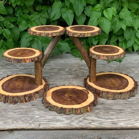 Pie Stand, Rustic Cupcake Stands, Rustic Cupcakes, Rustic Cake Stands, Cupcake Stand Wedding, Lumberjack Party, Cake And Cupcake Stand, Wood Slice Crafts, Rustic Cake