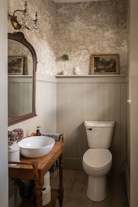 Powder Room Ideas With Wallpaper, Green Powder Room Ideas, Cottage Bathroom, Downstairs Bathroom, Bathroom Renos, House Bathroom, Bathroom Styling, Home N Decor, Bathroom Makeover