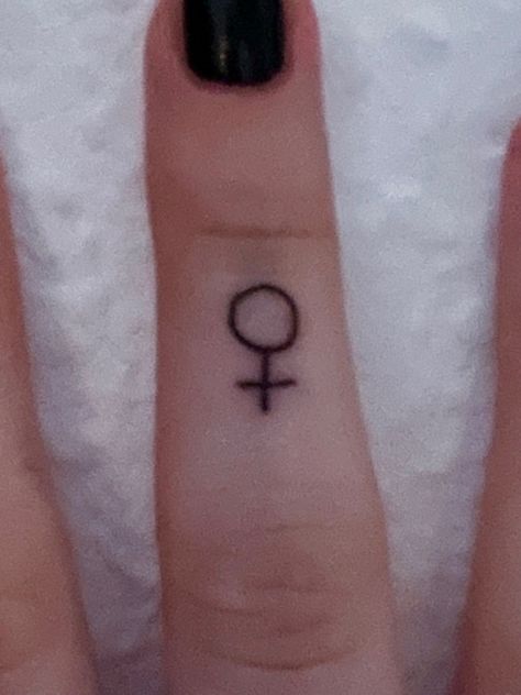 #tattoo #fingertattoo #feminism Traditional Feminist Tattoo, Feminist Tattoos For Women, Feminism Tattoos For Women, Symbol Finger Tattoo, Female Symbol Tattoo, Feminist Symbols, Feminism Tattoo, Feminist Tattoos, Feminist Symbol