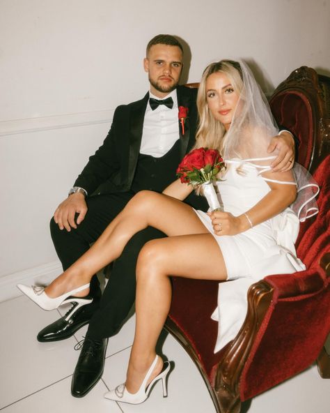 Rose and Elliott, your next Vegas elopement inspo 🤩🎉👏🏻👏🏻👏🏻👏🏻 Sacred Union, Vegas Elopement, Wedding Chapel, Inspo Pics, Chapel Wedding, White Wedding, Wedding Inspo, Elopement, On Instagram