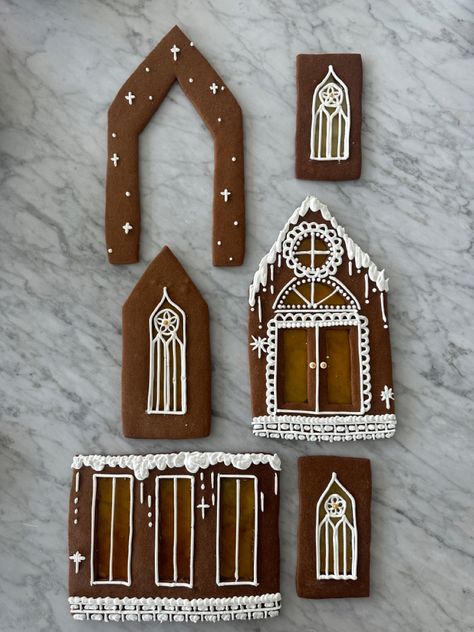 Contest stained glass windows pulled sugar white royal icing frosting christian catholic church ginger bread cute aesthetic vibe winning adorable sweet Church Gingerbread House, Amsterdam Gingerbread House, Gingerbread Cathedral, Marthas Vineyard Gingerbread Houses, Gingerbread House Amsterdam, Bread Cute, Gingerbread Church, White Royal Icing, Icing Frosting