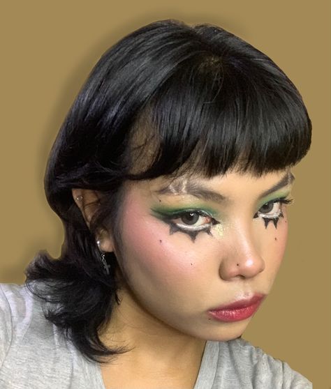 Green Day Makeup, Green Emo Makeup, Green Trad Goth Makeup, Buttercup Makeup Powerpuff, Creeper Makeup, Green Alt Makeup, Green Black Makeup, Green Clown Makeup, 70s Punk Makeup