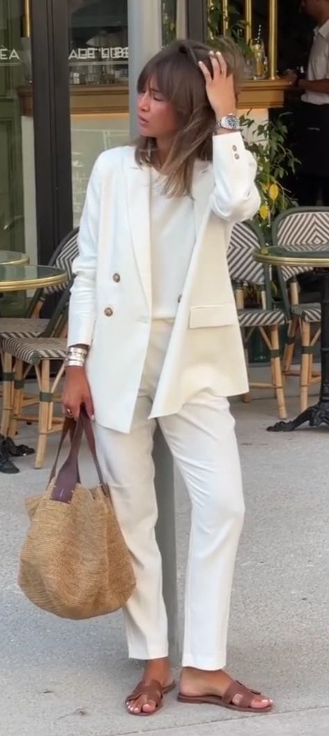 White Suits For Women, White Suit Outfit, Suits For Women Casual, White Suit Women, Casually Chic, Suit Outfit, White Suit, White Trousers, Blazer Style