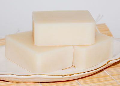 Basic Soap Recipes at Soap Making Essentials Basic Soap Recipe, Olive Oil Soap Recipe, Peppermint Shampoo, Lye Soap, Coconut Oil For Acne, Cold Process Soap Recipes, Coconut Oil Skin Care, White Soap, Soap Making Recipes