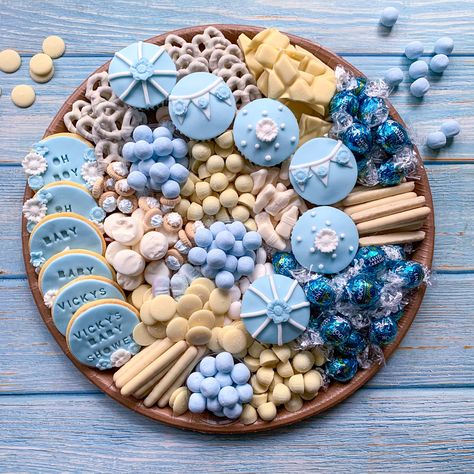 A twin baby boy baby shower sweet birthday graze platter charcuterie cheese board sweet powder blue Graze Platter, Pink Party Foods, Graze Board, Charcuterie Party, Jordan Baby Shower, Baby Shower Dessert, Pink Sweets, Baby Boy Themes, Grazing Board