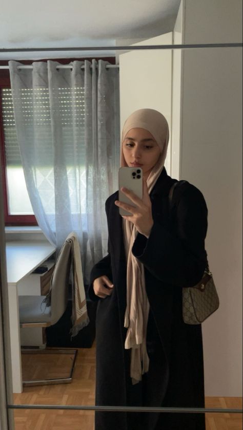 Hijab Snapchat Story, Hijabi Pics, Hijab Profile, Arab Music, Modest Girly Outfits, Hijabi Fits, Muslim Outfits Casual, Hijabi Fashion Casual, Hijabi Aesthetic