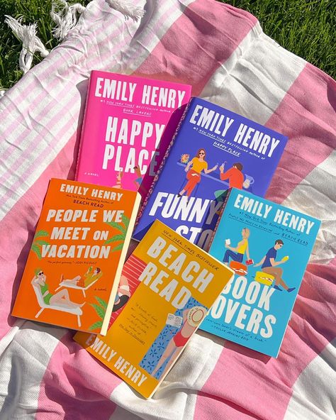 emily henry girlies rise ✨🫶🏻📖 listen, i have only read beach read and people we meet on vacation and this was three years ago when i was a little baby 19 year old and really didn’t understand the hype. now, as a 22 year old, born and raised michigander girly i REALLY want to understand the hype so i will be reading and rereading these books 🩷 i think one of my issues was that when i first read these i was in my ✨sports/college romance era✨ at the time so i was just forcing myself to read BR... Beach Wishlist, Beach Read Book, The Beach Read, People We Meet On Vacation, College Romance, Emily Henry, Beach Read, Good Romance Books, Book Recs