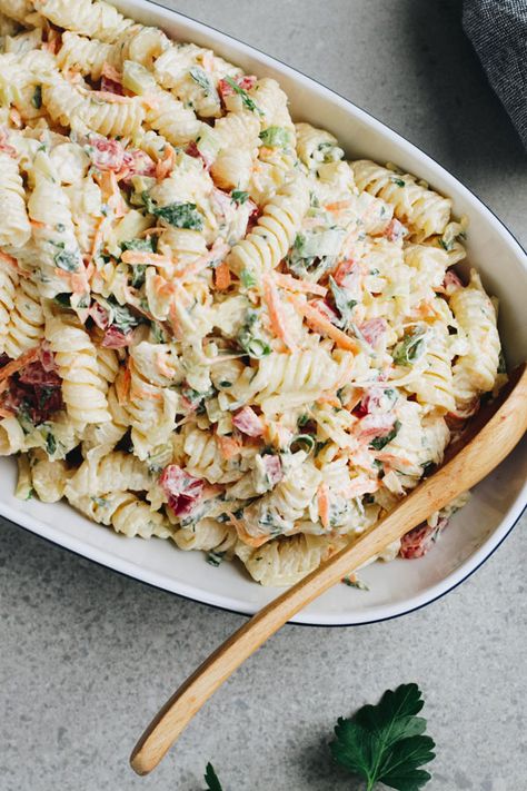 Quick Creamy Pasta, Creamy Pasta Salad Recipe, Creamy Pasta Salad, Bacon Ranch Pasta Salad, Creamy Pasta Salads, Ranch Pasta Salad, Greek Salad Pasta, Salad Pasta, Summer Salad Recipes