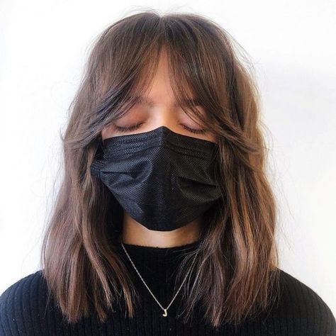 Lob How To Style, Collar Bone Hair Length With Curtain Bangs, Middle Part Lob Curtain Bangs, Curtain Bangs And Lob, Lob Hair Curtain Bangs, Dark Bob With Curtain Bangs, Textured Long Bob Straight Hair, Bangs With Center Part, One Length Lob With Curtain Bangs