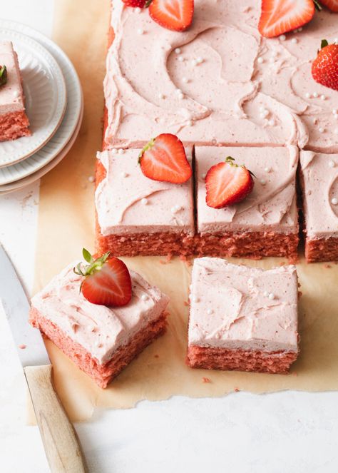 Fresh Strawberry Sheet Cake - Style Sweet Single Layer Strawberry Cake, Small Batch Strawberry Cake, Small Strawberry Cake, Half Sheet Cake Recipe, Sheet Pan Dessert, Simple Strawberry Cake, Sheet Pan Cake, Strawberry Sheet Cake, Strawberry Sheet Cakes