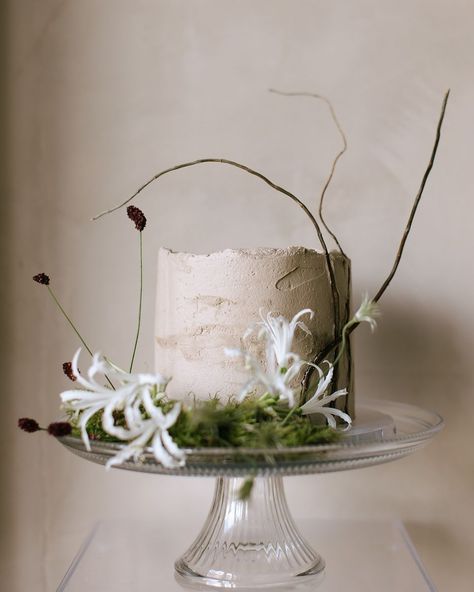 Wedding Chicks® | Wabi-Sabi Wedding Ideas Embracing imperfection and finding beauty in the incomplete, Wabi-Sabi teaches us to appreciate the simplicity and… | Instagram Wabi Sabi Wedding, Embracing Imperfection, Wedding Dessert, Wedding Chicks, Wedding Desserts, Find Beauty, Wabi Sabi, Wedding Ideas, Im Not Perfect