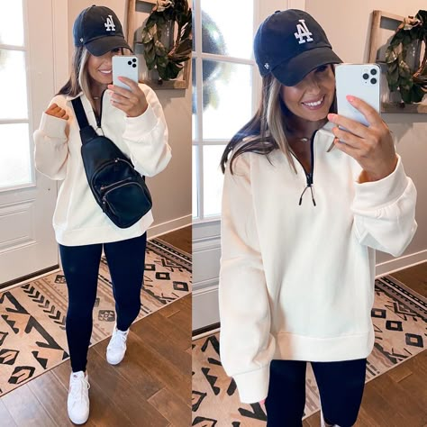 Women taking mirror selfie wearing a soft white pullover Smart Casual Outfits For Women, Sweatshirt Outfit Winter, Fall Sweatshirt Outfit, Saturday Outfit, Casual Outfits For Women, Errands Outfit, Pullovers Outfit, Winter Dress Outfits, Trending Fashion Outfits