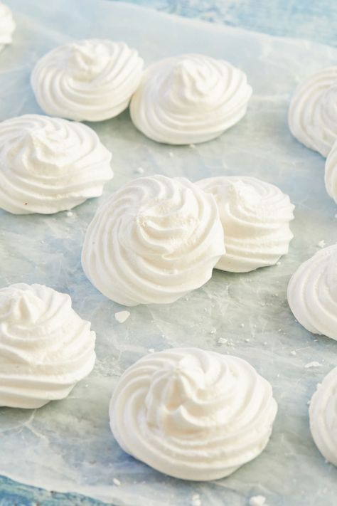 My vegan meringues recipe is simple, using aquafaba. Aquafaba Meringue Cookies, Aquaphaba Recipe, Vegan Merengues, Vegan Meringue Recipe, Aquafaba Meringue, Meringues Recipe, Vegan Bakes, Aquafaba Recipes, Sugar Spun Run