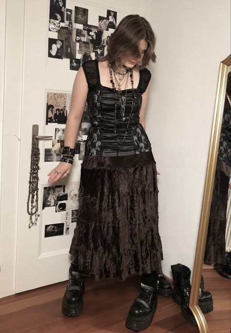 Brown Goth Outfit, Mid Size Grunge, Dark Fairy Core Outfits, Wintry Outfits, Mid Size Alternative Fashion, Crowcore Outfit, Earth Goth, Brown Goth, Goth Aesthetic Outfit