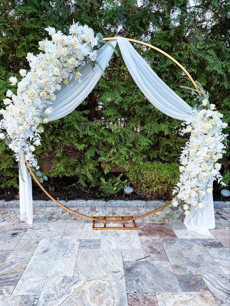 Circle Arch For Wedding Ceremony, Round Arch For Wedding Ceremony, Floral Wedding Arch Ceremony Backdrop, Wedding Arch Ideas Blue And White, Circle Decorations Wedding, Bridal Flower Arch, Wedding Backdrop Alter, Circle Wedding Arch White Flowers, Circular Arch Wedding Backdrop