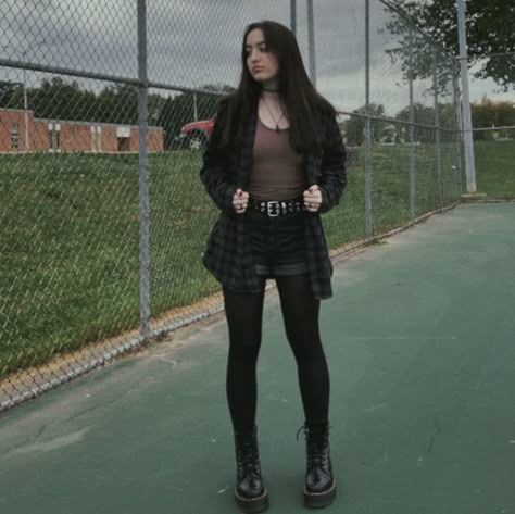 Grunge Outfit Leggings, Y2k Grunge Outfits Midsize, Shorts And Tights Outfit Grunge, Dark Flannel Outfits, Grunge Leggings Outfit, Clothing Astethic, Soft Grunge Outfits Winter, Simple Alternative Outfits, Cold Weather Outfits Grunge