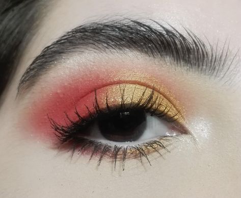 Gold & Red. CCW! #makeup #beauty Clancy Tour Makeup, Twenty One Pilots Concert Makeup, Clancy Makeup Twenty One Pilots, Yellow And Red Eyeshadow Looks, Twenty One Pilots Makeup Clancy, Clancy Makeup, Yellow And Red Makeup, Red And Yellow Eyeshadow, Red Yellow Makeup