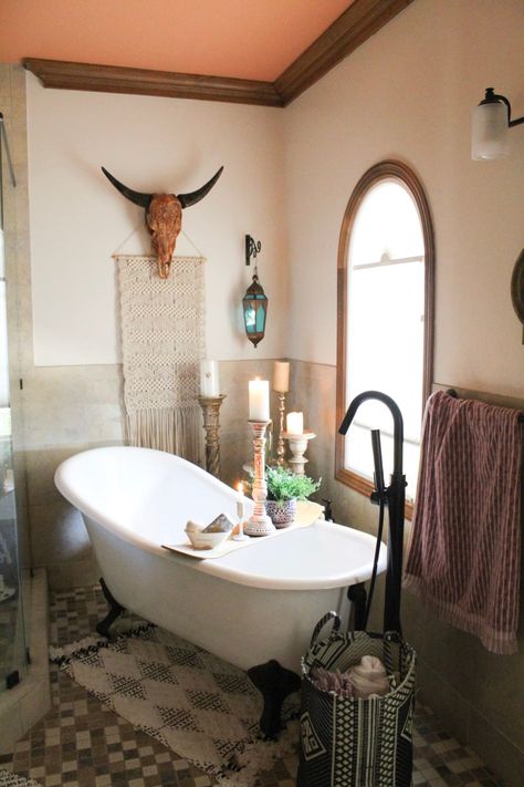 This eclectic Texas home has a boho look mixed with a Southwestern twist. #housetours #hometour #bathroom #bathroomideas #bathroomdecor #bohemianbathroom #bohodecor Stenciled Concrete Floor, Boho Farmhouse Living Room, Farmhouse Living Room Decor, Industrial Style Bathroom, Texas House, House Photos, Bohemian Eclectic, Rustic Bathroom Decor, Farmhouse Living Room