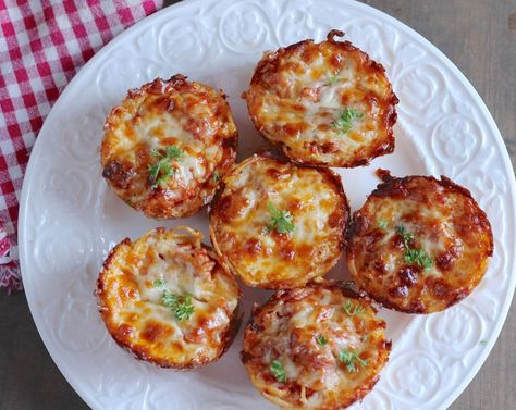 Spaghetti Pie Recipes, Non Sandwich Lunches, Spaghetti Pie, Fingerfood Party, The Whoot, Pies Maker, Muffin Tin Recipes, Incredible Recipes, Snacks Für Party