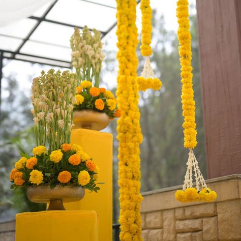 🌼 Introducing our Flower of the Month: Marigold! Known for its vibrant colors and rich symbolism, the marigold is a favorite in wedding decor. Here’s why we love it: 1️⃣ Symbol of Passion and Creativity 2️⃣ Adds a Pop of Color to Any Setting 3️⃣ Versatile for Bouquets and Centerpieces 4️⃣ Perfect for Traditional and Modern Themes 5️⃣ Brings a Touch of Elegance and Warmth Swipe through to see stunning ways to incorporate marigolds into your wedding decor! ➡️ 🌟 Ready to add a touch of marigo... Marigold Centrepiece, Marigold Wedding Flowers, Marigold Flower Decoration, Shadi Decor, Marigold Wedding, Hindu Wedding Decorations, Pooja Decor, Haldi Decor, Flower Of The Month