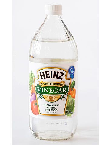 vinegar fertilizer Vinegar Uses, Vinegar Cleaning, Homemade Cleaning Products, Natural Cleaners, Household Cleaning Tips, Cleaning Recipes, Diy Cleaners, Cleaners Homemade, Green Cleaning