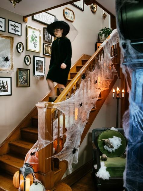 100+ DIY Halloween Decorations | Easy Halloween Decor Ideas | HGTV Halloween Foyer, Halloween Home Decor Indoor, Halloween House Decorations, Halloween Decorations Easy, Easy Halloween Decor, Cupcake Decorating Party, Halloween Party Decor Diy, Easy Halloween Party, Easy Diy Halloween Decorations