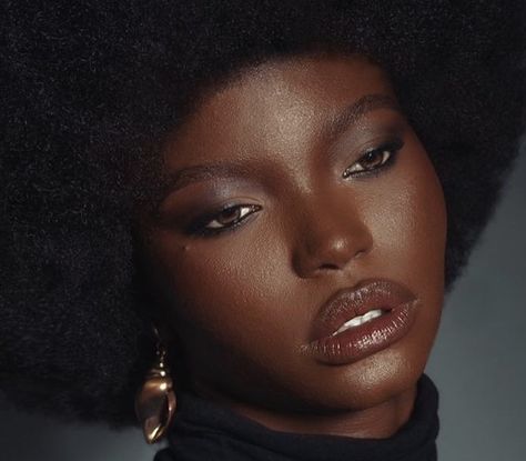 1940s Dior, 1920s Makeup Black Women, Dark Feminine Makeup Black Women, Black Women Vintage Makeup, Dark Feminine Makeup Looks, Office Siren Makeup, Vampy Makeup Dark Skin, Black Women Grunge Makeup, 1920’s Makeup