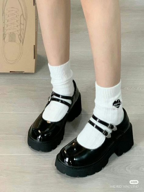 Uniform Aesthetic, Asian Lifestyle, Black School Shoes, Korean Shoes, School Uniform Shoes, Shoes For School, Asian Film, Female Character Inspiration, Dara Kpop