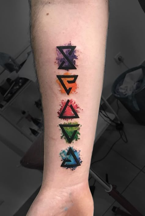 minimal farbige Tätowierungen farbige Tätowierungen für Männer Tätowierungsmodelle farbige Tätowierungen #Tattoos #Tattoos #TattoosForMen 3 Tattoo Ideas, Witcher Tattoo, Element Tattoo, Gamer Tattoos, Colorful Tattoo, Model Tattoo, Elements Tattoo, Tattoo Trend, Tattoos Geometric