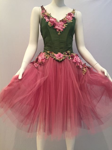 Simple Ballet Costumes, Nutcracker Flowers Costume, Waltz Of The Flowers Costume, Flower Dance Costume, Casual Fantasy Clothing, Waltz Of The Flowers, Nutcracker Costumes, Ren Faire Outfits, Flower Costume