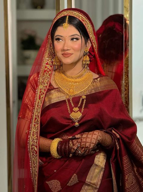 Bengali Makeup Look, Bengali Makeup, Red Saree Wedding, Red Bride, Keep Smile, Indian Bride Makeup, Bengali Bridal Makeup, Reception Bride, Red Bridal Dress