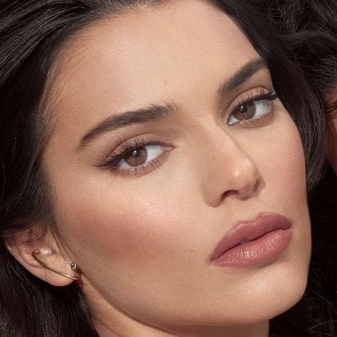 Kendall Jenner Face, Kendall Jenner Makeup, Makeup Cantik, Maquillage On Fleek, Jenner Makeup, Smink Inspiration, Nude Makeup, Glowing Makeup, Bridesmaid Makeup