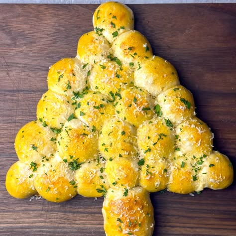 This festive Christmas tree pull apart bread is the perfect holiday centerpiece! Soft, golden pizza dough stuffed with gooey mozzarella...